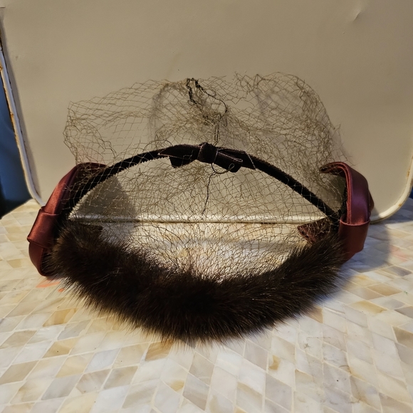 Vintage 40s 50s Fascinator Hat Brown Velvet and Red Satin with Tulle and Fur - Picture 6 of 8